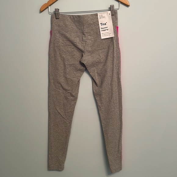 NWOT TNA Equator Legging Mid Rise Skinny Regular Length Grey + Pink Size S - Picture 4 of 6